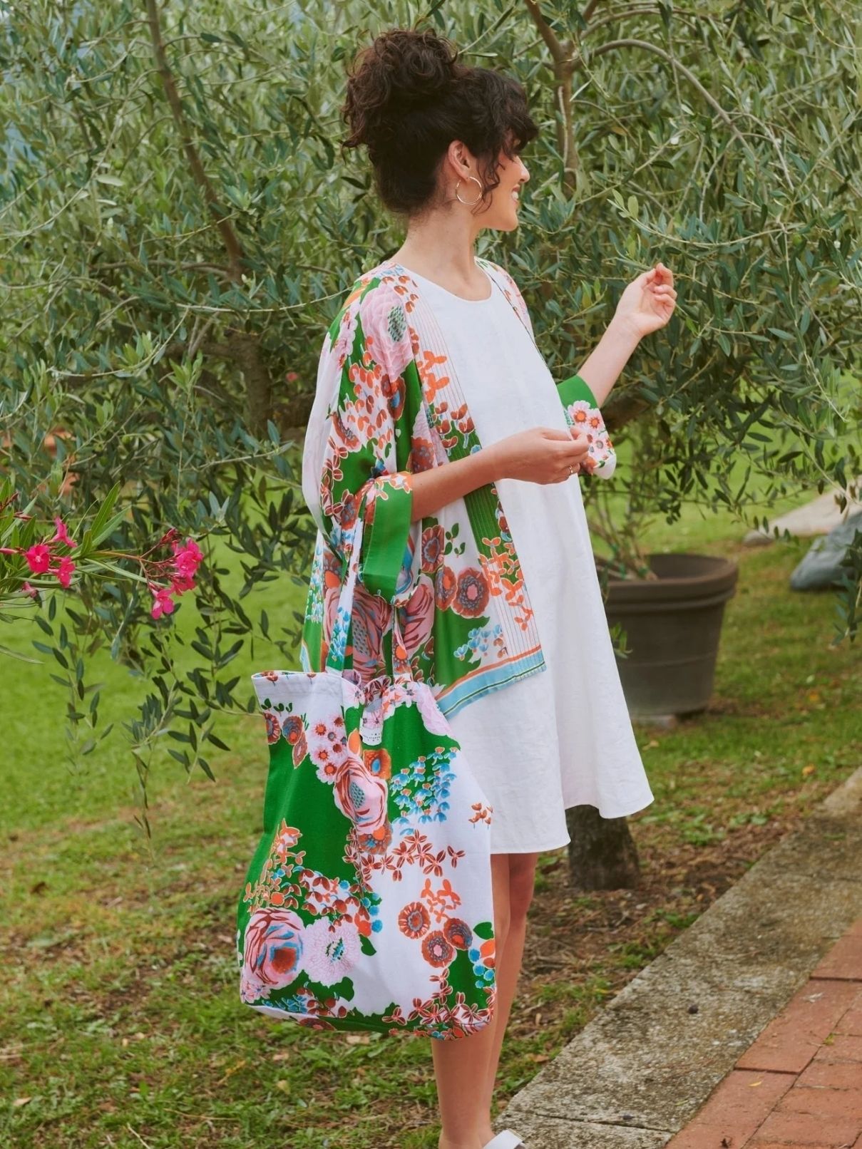 100 Stars Kitsch Kimono Bouquet in Green