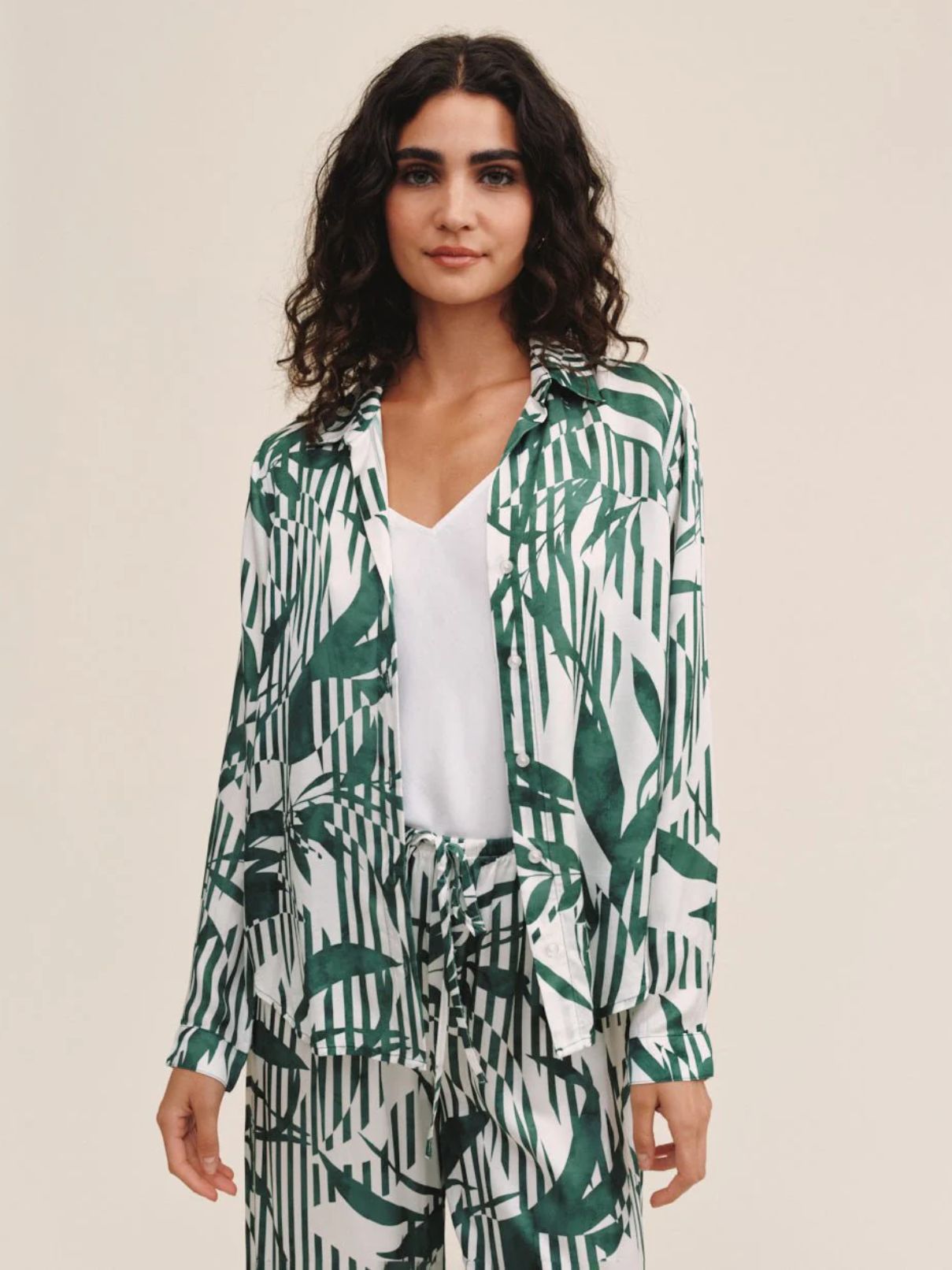 Bella Dahl Classic Button Down in Paradise Palm Print