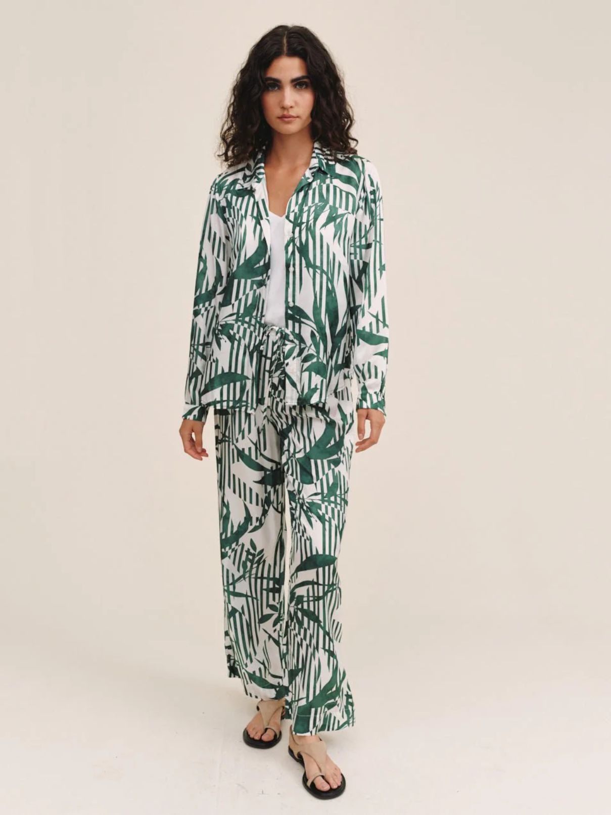 Bella Dahl Classic Button Down in Paradise Palm Print