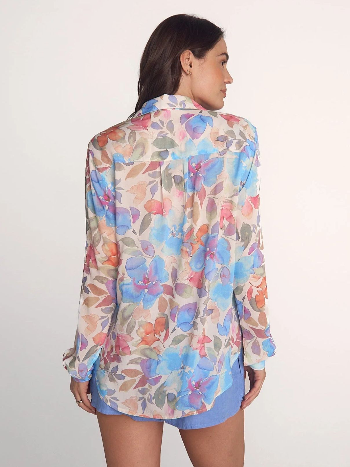 Bella Dahl Clean Front Hipster Shirt in Garden Print