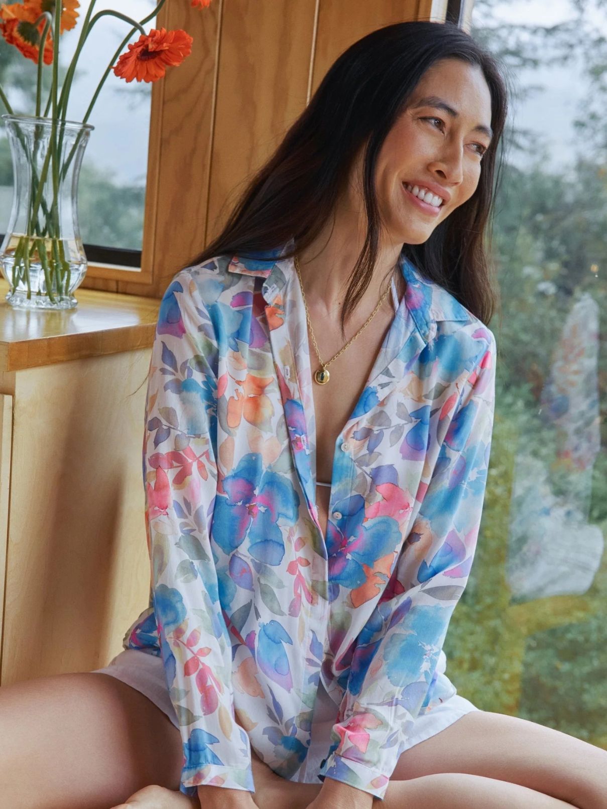 Bella Dahl Clean Front Hipster Shirt in Garden Print