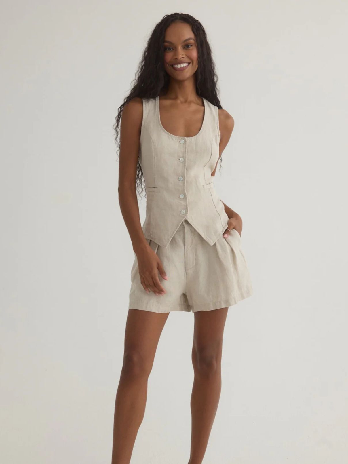 Bella Dahl Double Pleat Short in Linen Sand