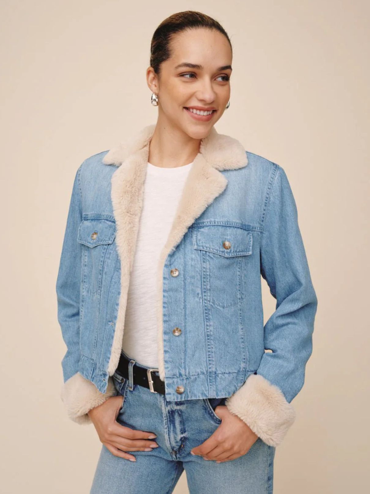 Bella Dahl Fur Trim Denim Jacket in Vintage Frost Wash