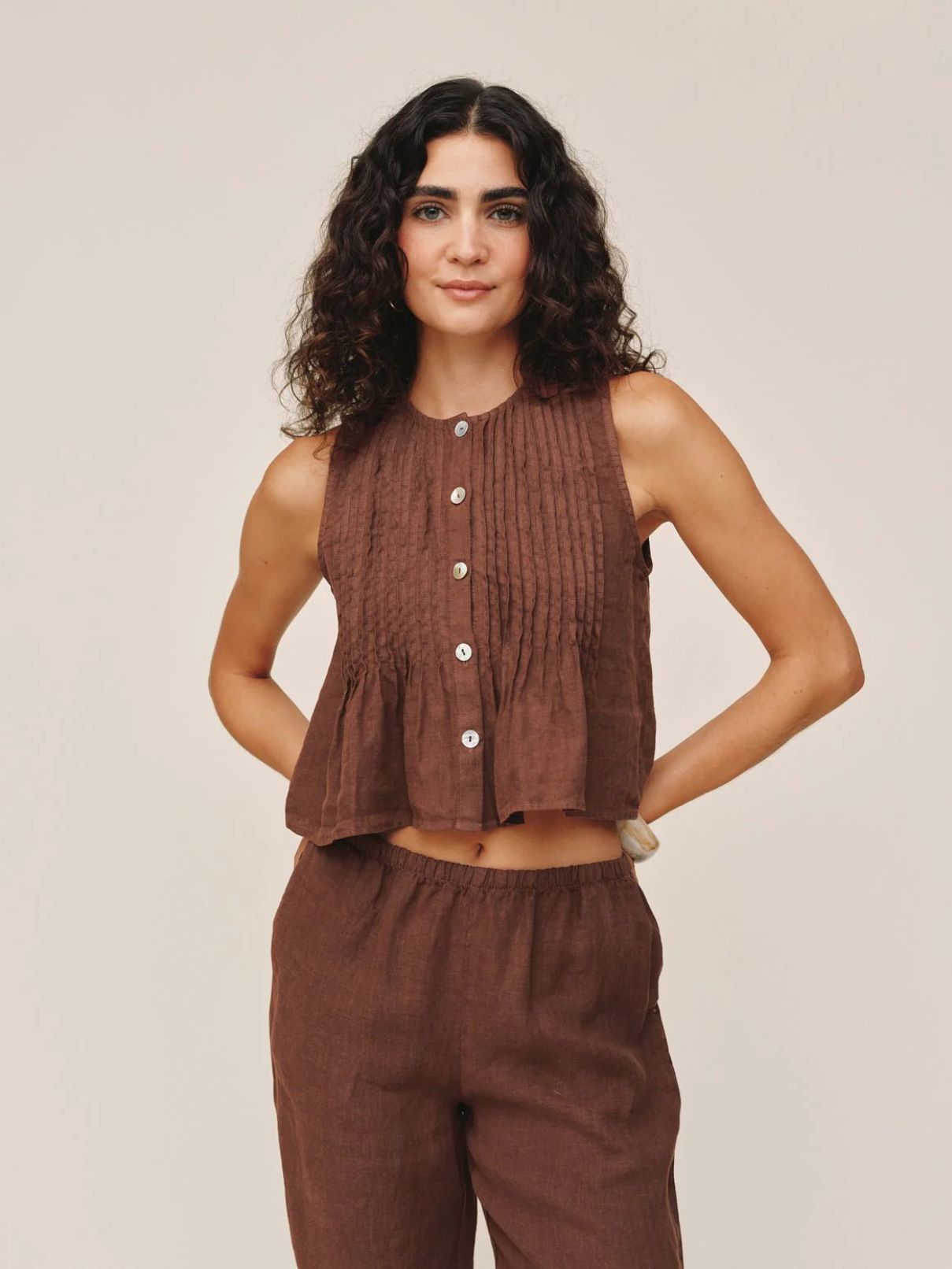 Bella Dahl Pintuck Top in Sea Glass Brown