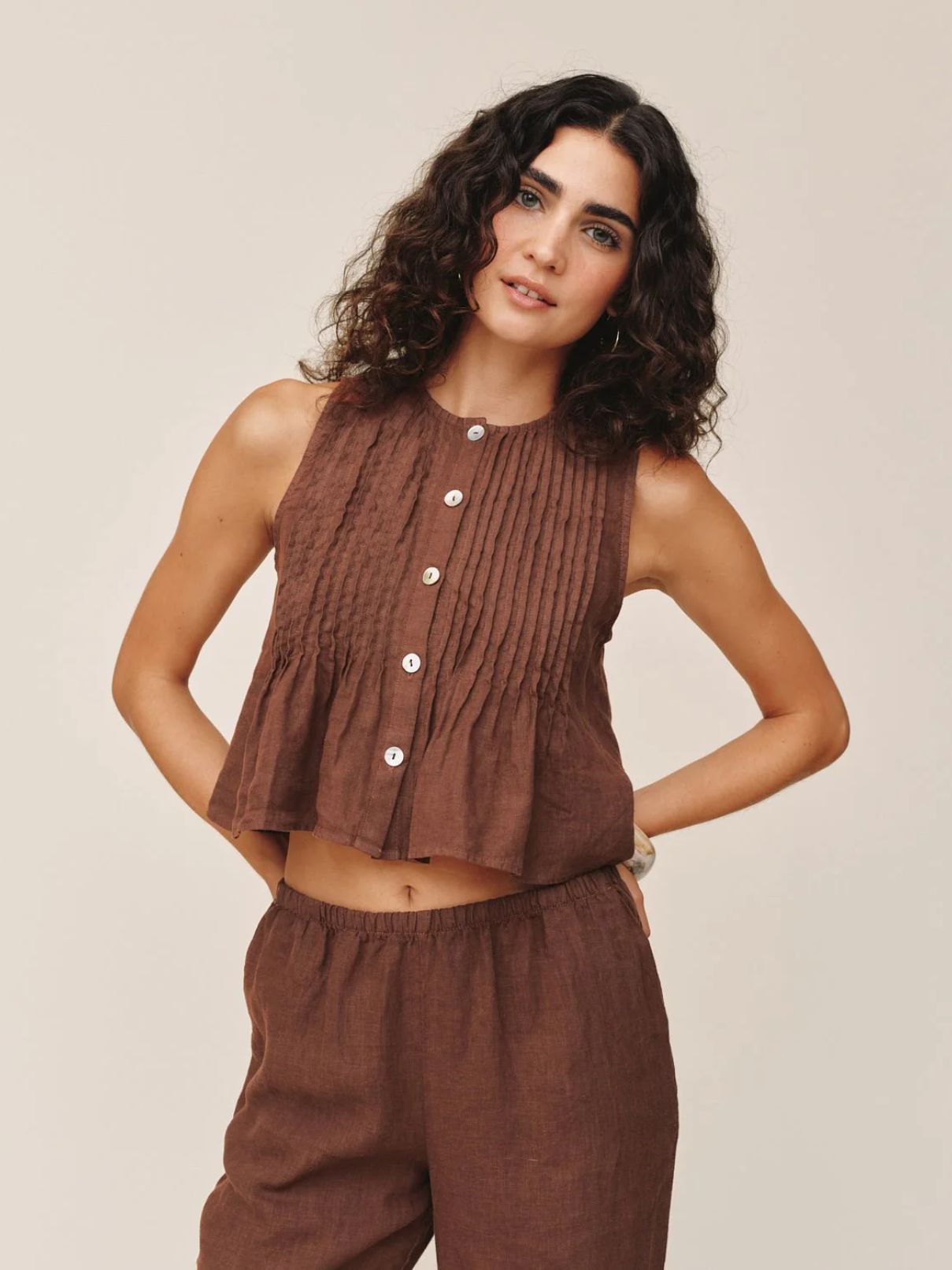 Bella Dahl Pintuck Top in Sea Glass Brown