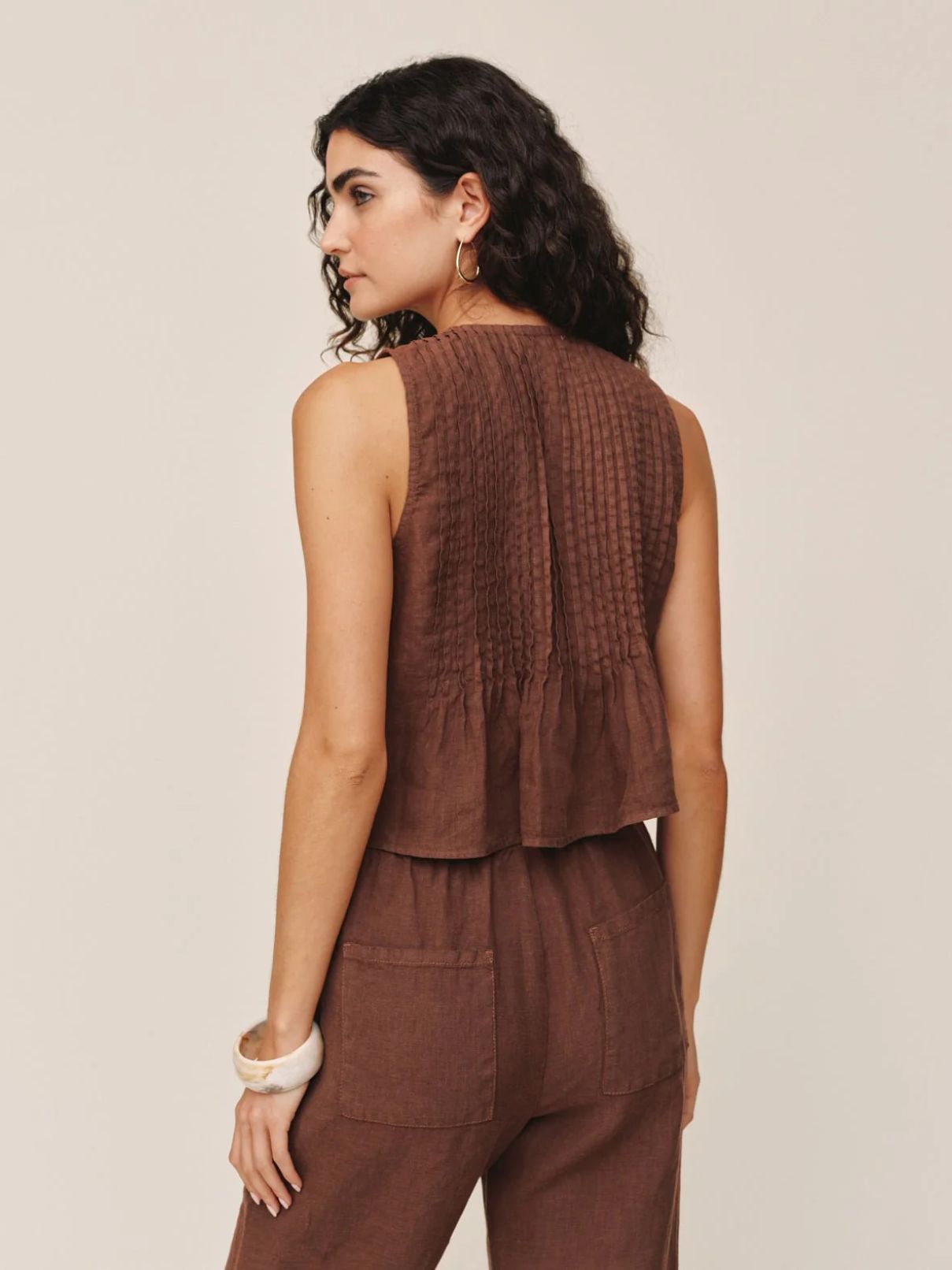 Bella Dahl Pintuck Top in Sea Glass Brown