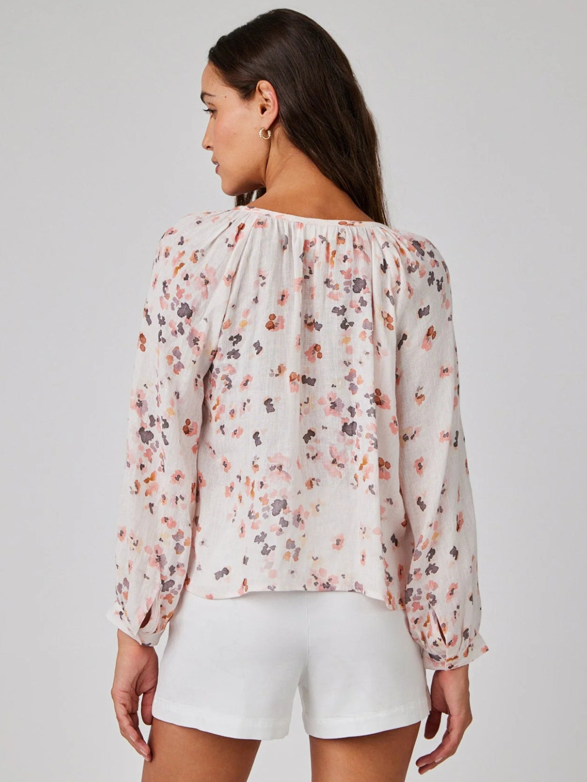 Bella Dahl Shirred Raglan Blouse in Hana Floral Print