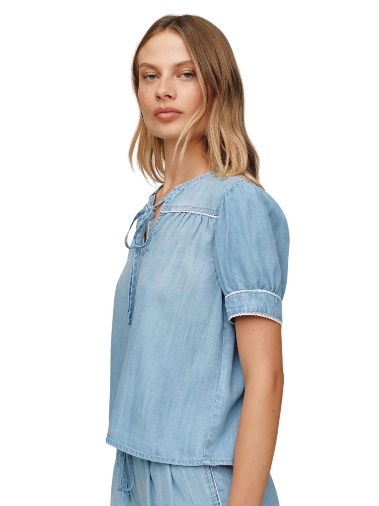 Bella Dahl Short Sleeve Pullover With Trim in Ombre Mist Wash