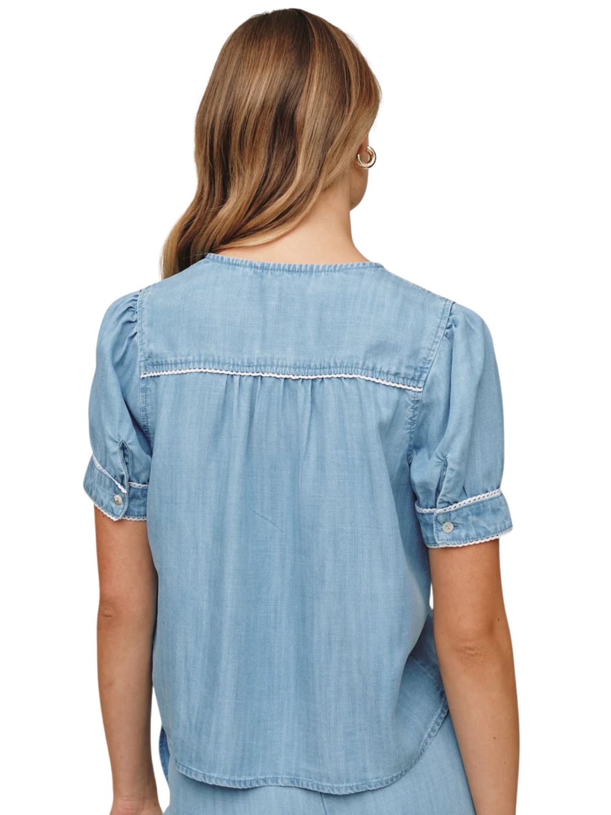 Bella Dahl Short Sleeve Pullover With Trim in Ombre Mist Wash