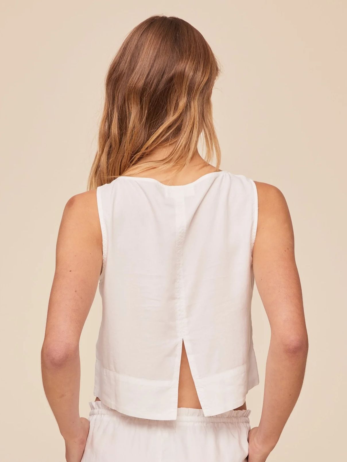 Bella Dahl Sleeveless Boat Neck Split Back Top in White