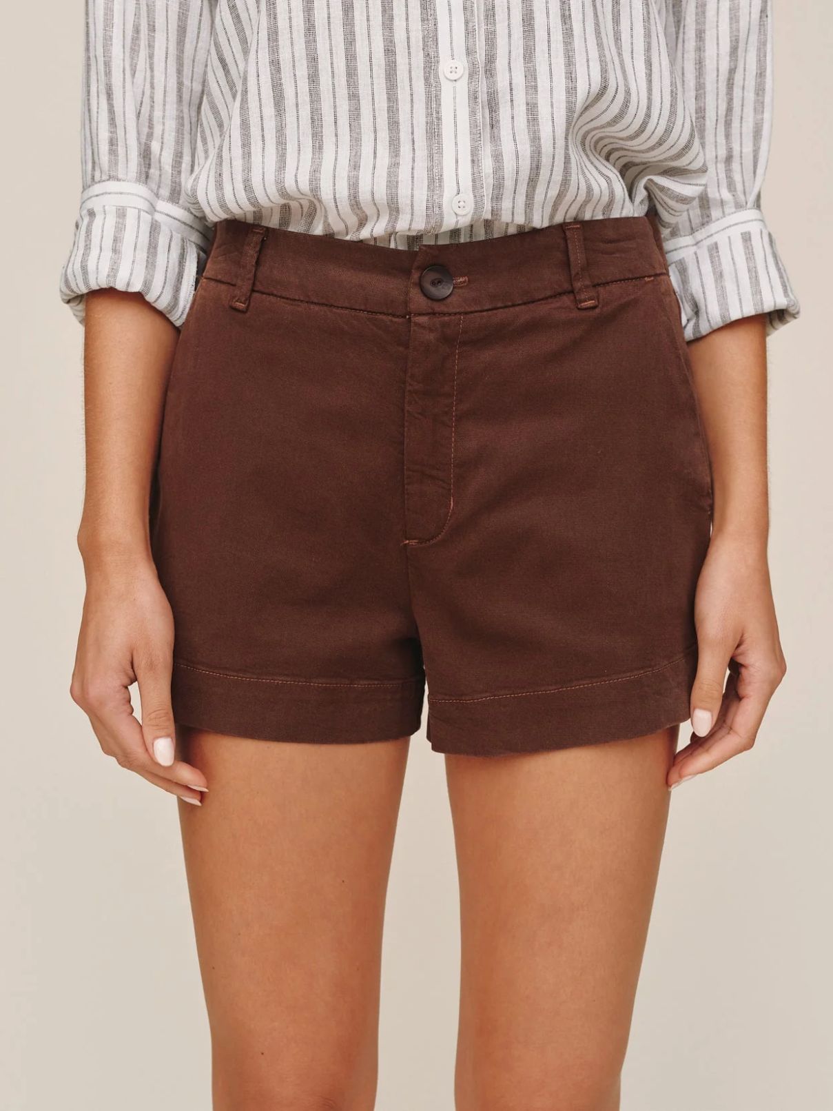Bella Dahl Slit Tennis Short in Sienna Brown