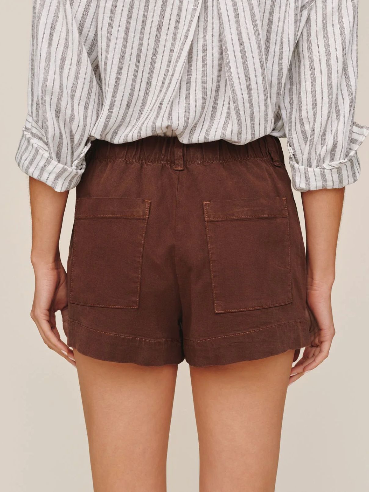 Bella Dahl Slit Tennis Short in Sienna Brown