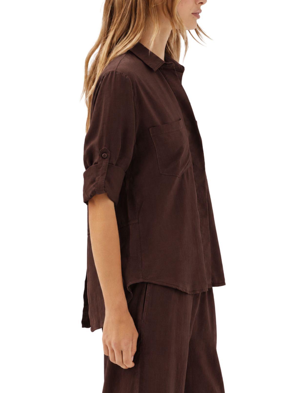 Bella Dahl Split Back Button Down in Dark Chestnut
