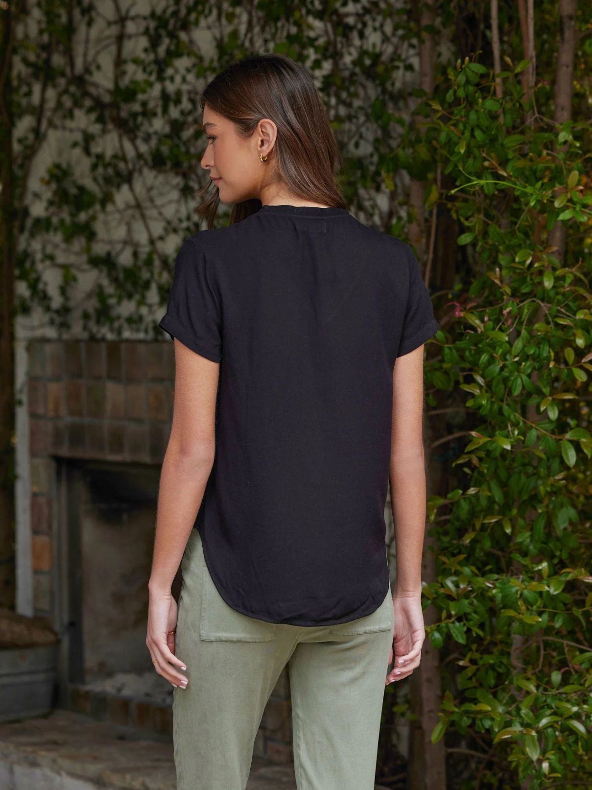 Bella Dahl V-neck Tee in Vintage Black