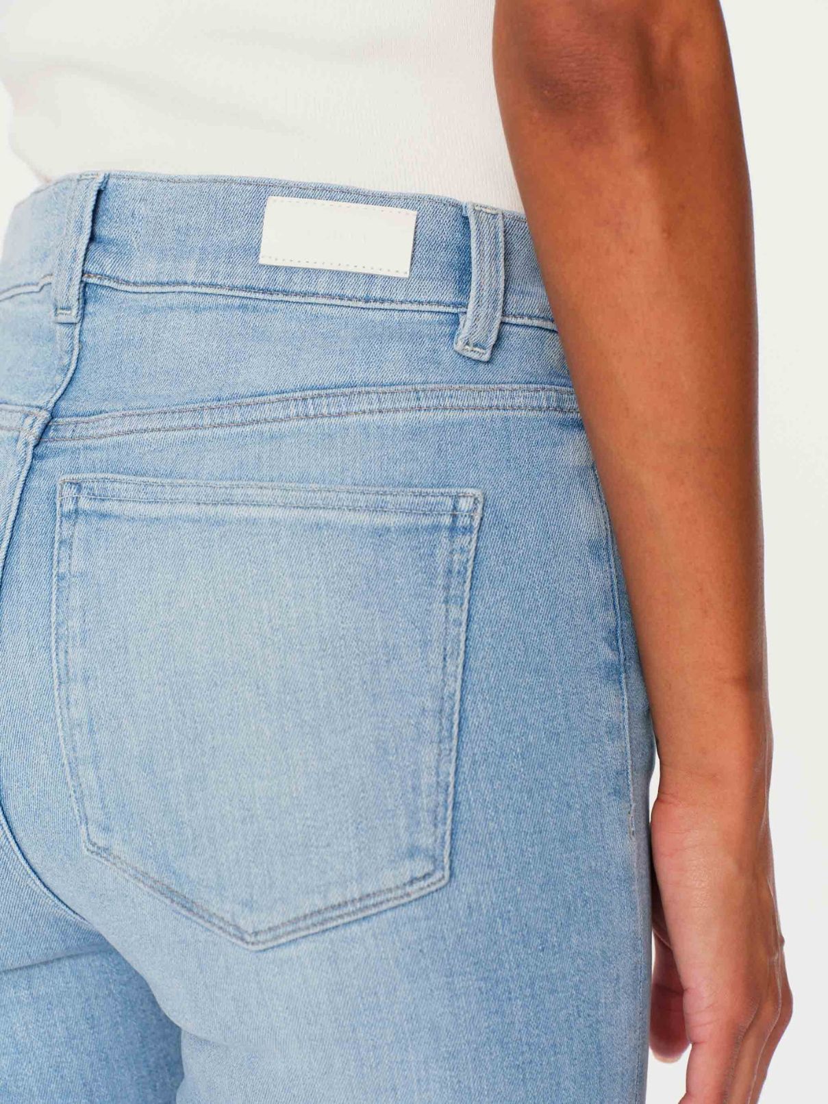 DL 1961 Halle Straight Hi Rise Jean in Fountain