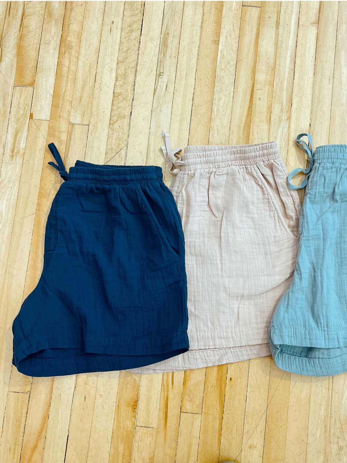 Dylan Gauze Drawstring Short in Khaki