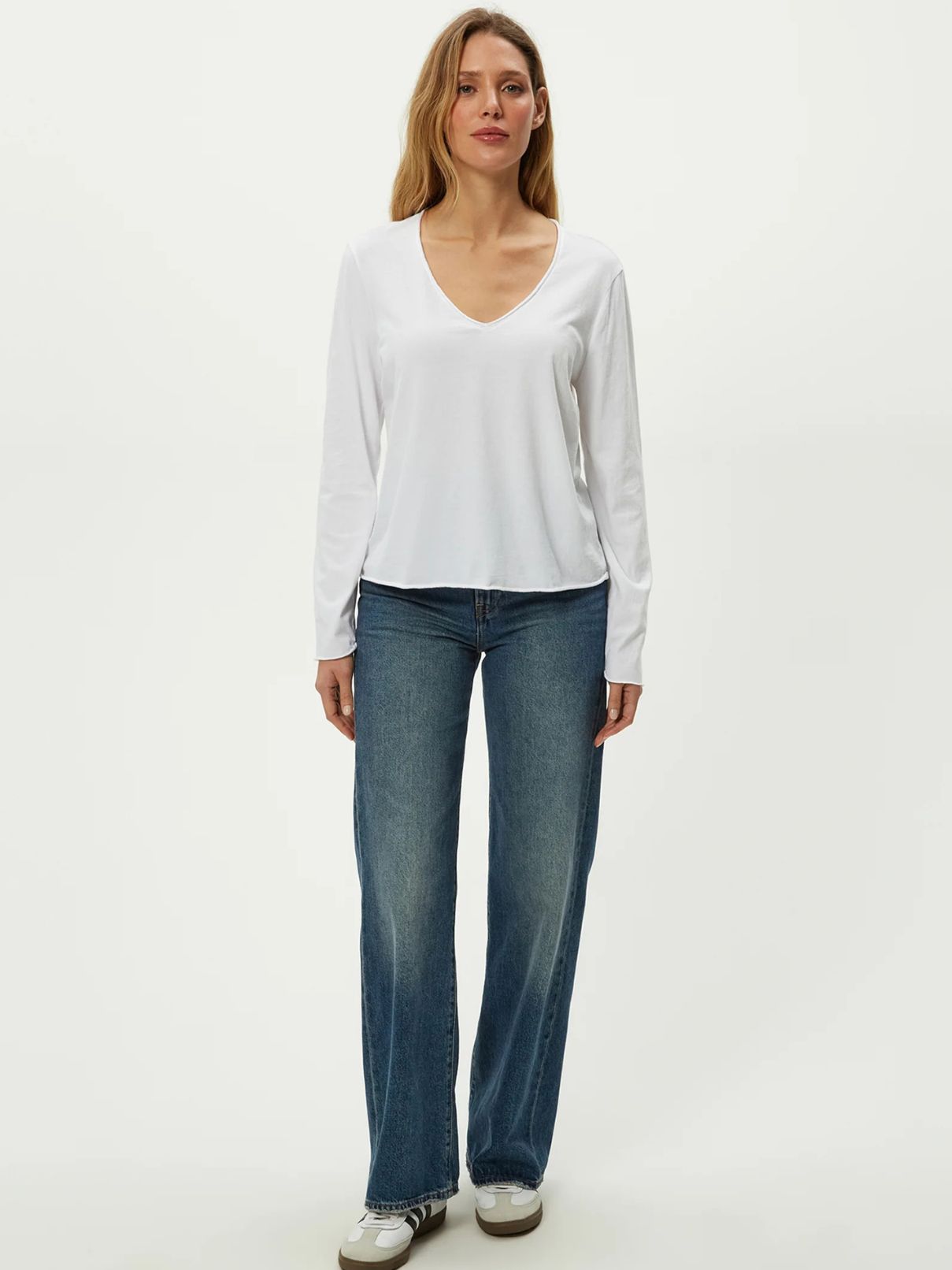 Michael Stars Kailee V Neck L/S Tee in  White