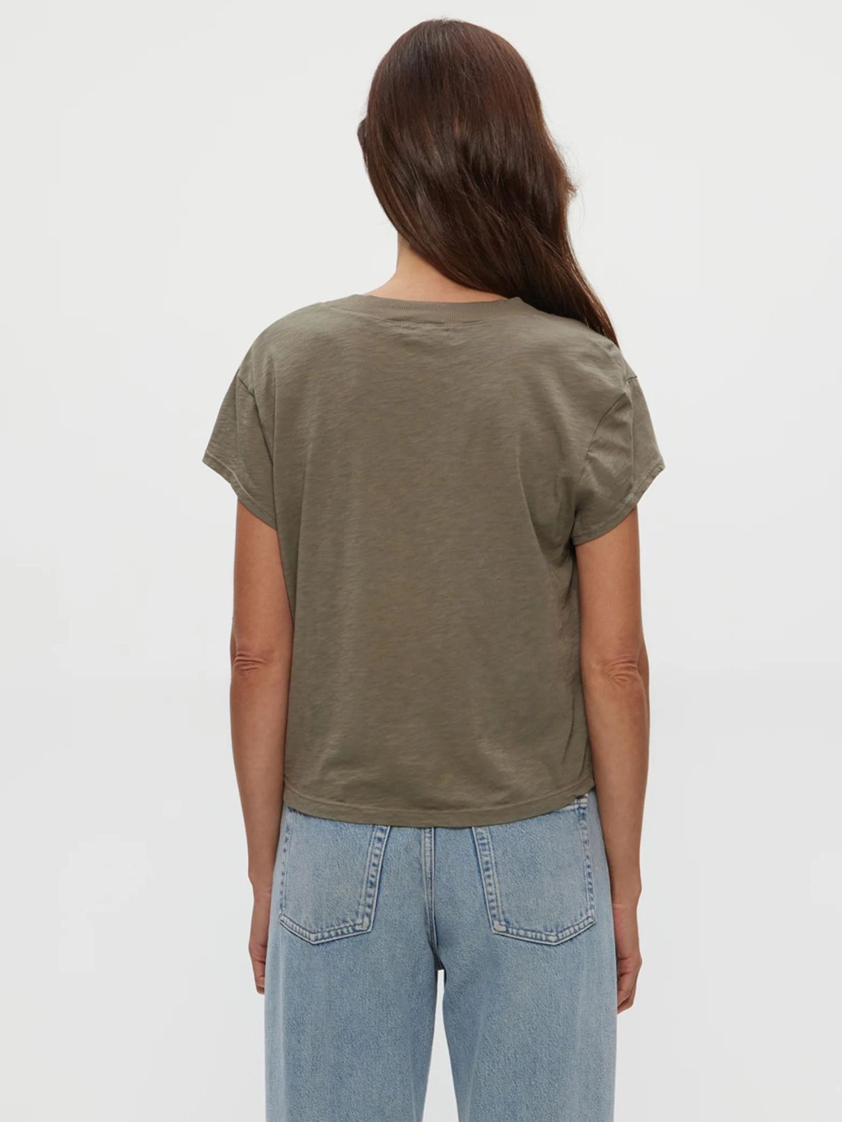 Micheal Stars Harlan Cropped V-Nk Tee in Olive