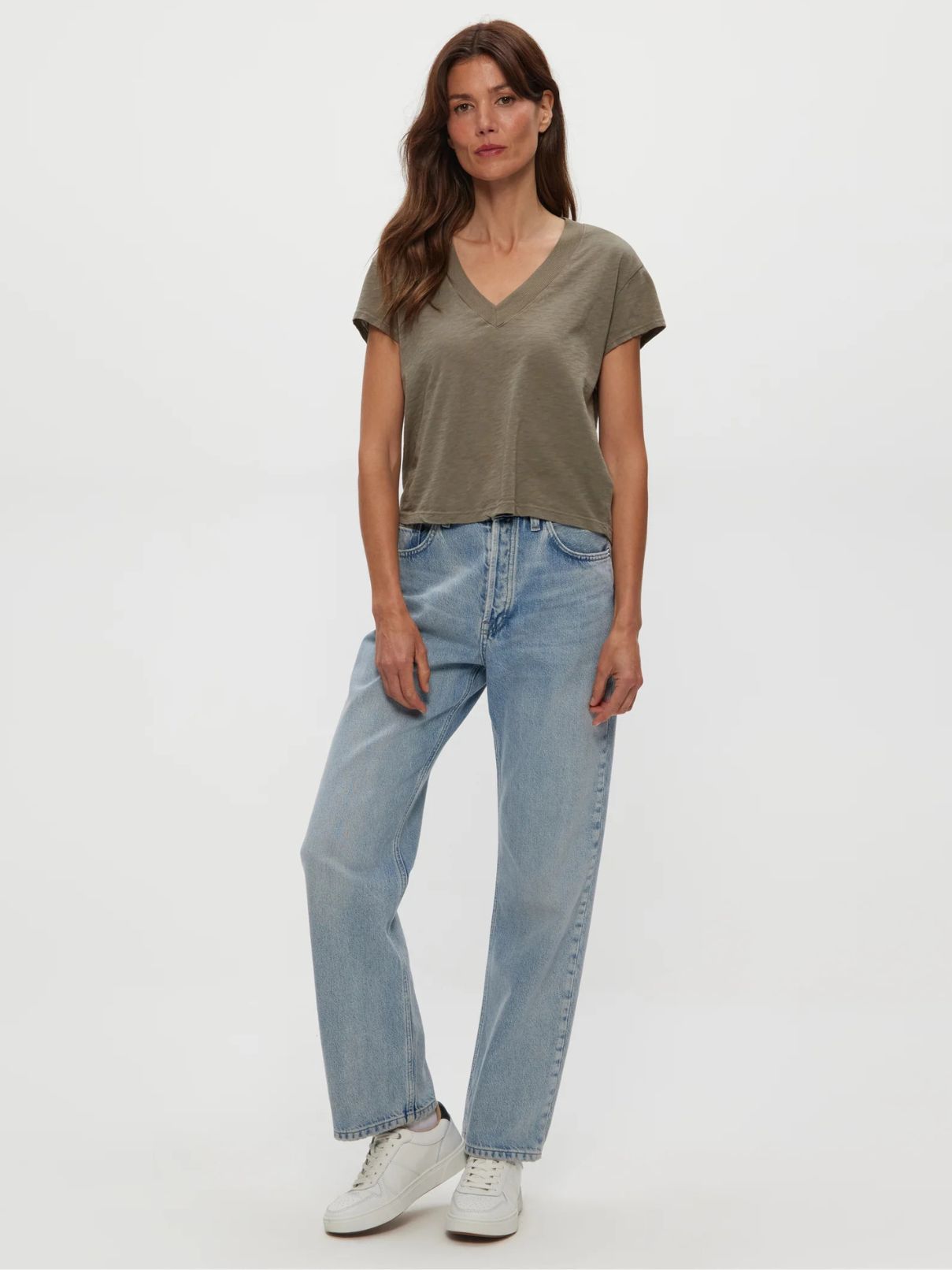 Micheal Stars Harlan Cropped V-Nk Tee in Olive