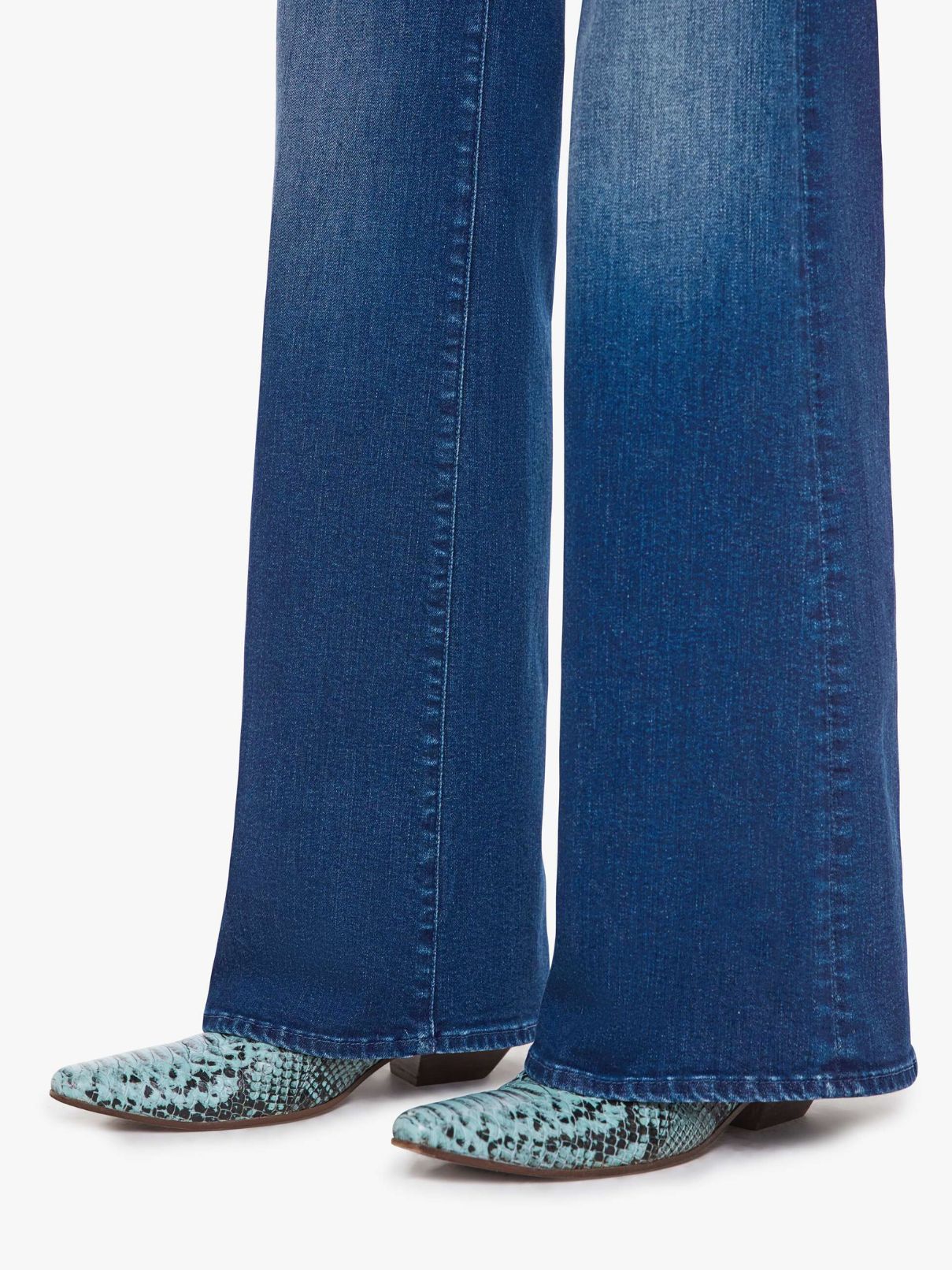 Mother Denim Hustler Roller Sneak in Troublemaker