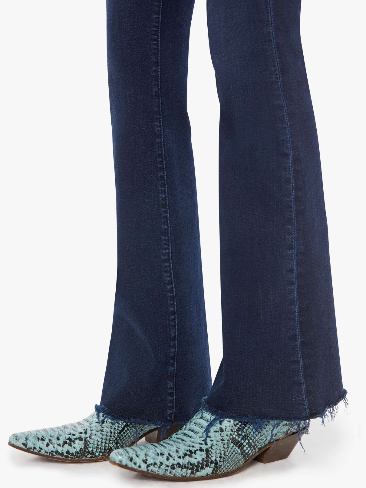 Mother Denim Weekender Fray in Chip On My Shoulder