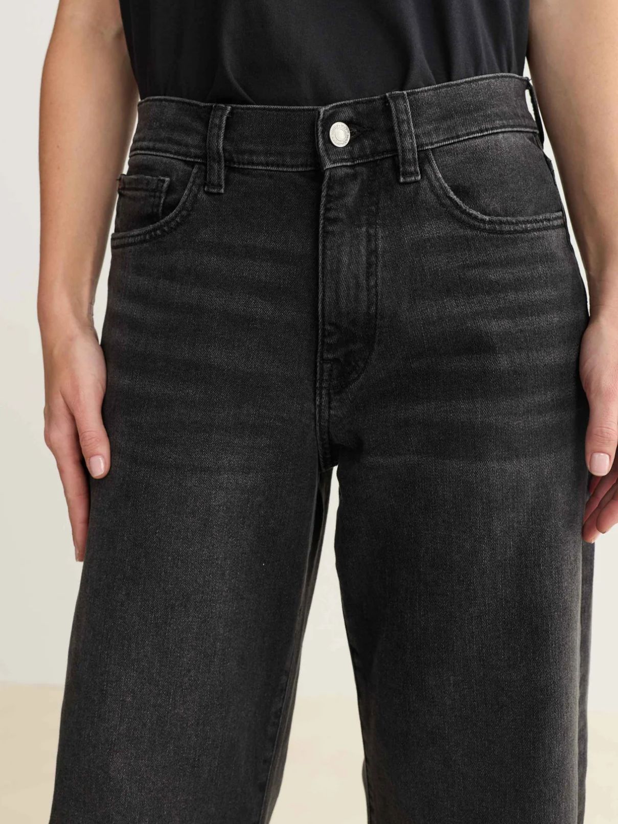 New Girl Soft Curve Barrel Jean in In The Night
