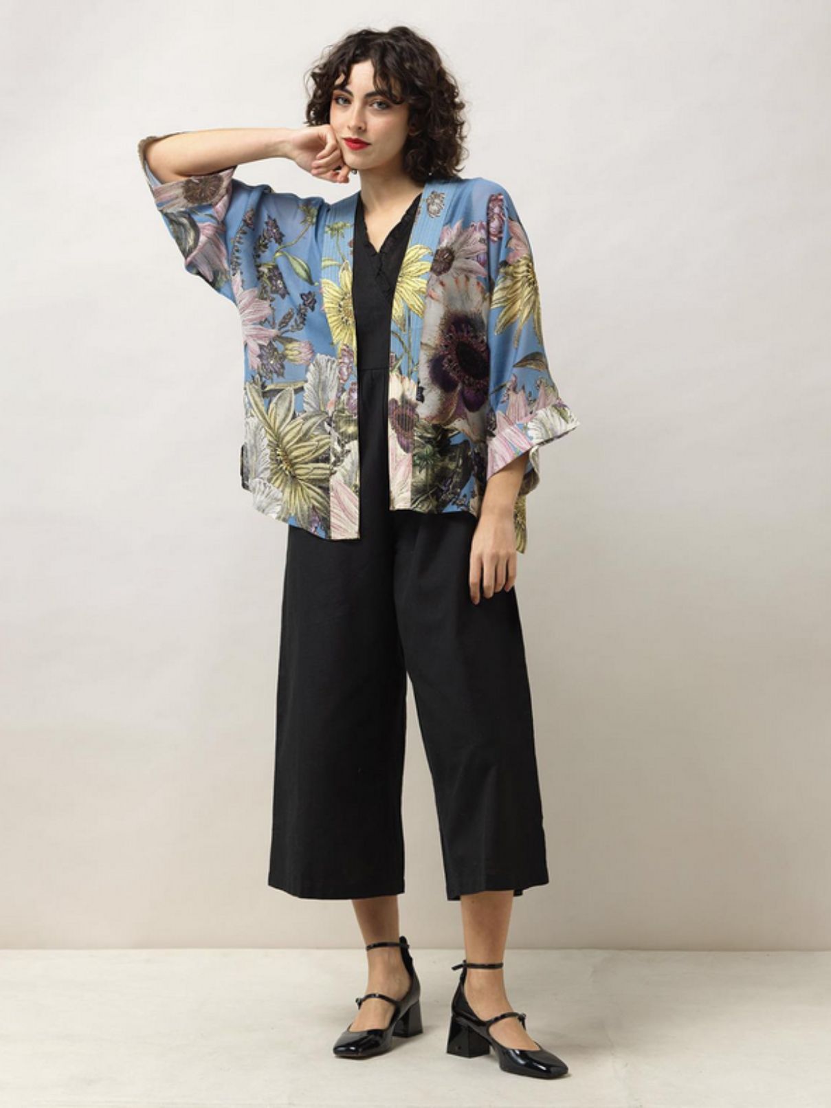 One Hundred Stars Daisy Blue Short Kimono
