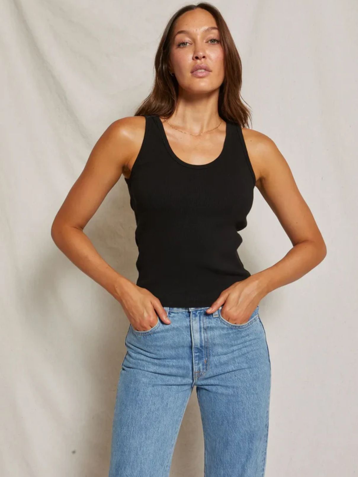 Perfect White Tee Debbie Longer Blondie in Black