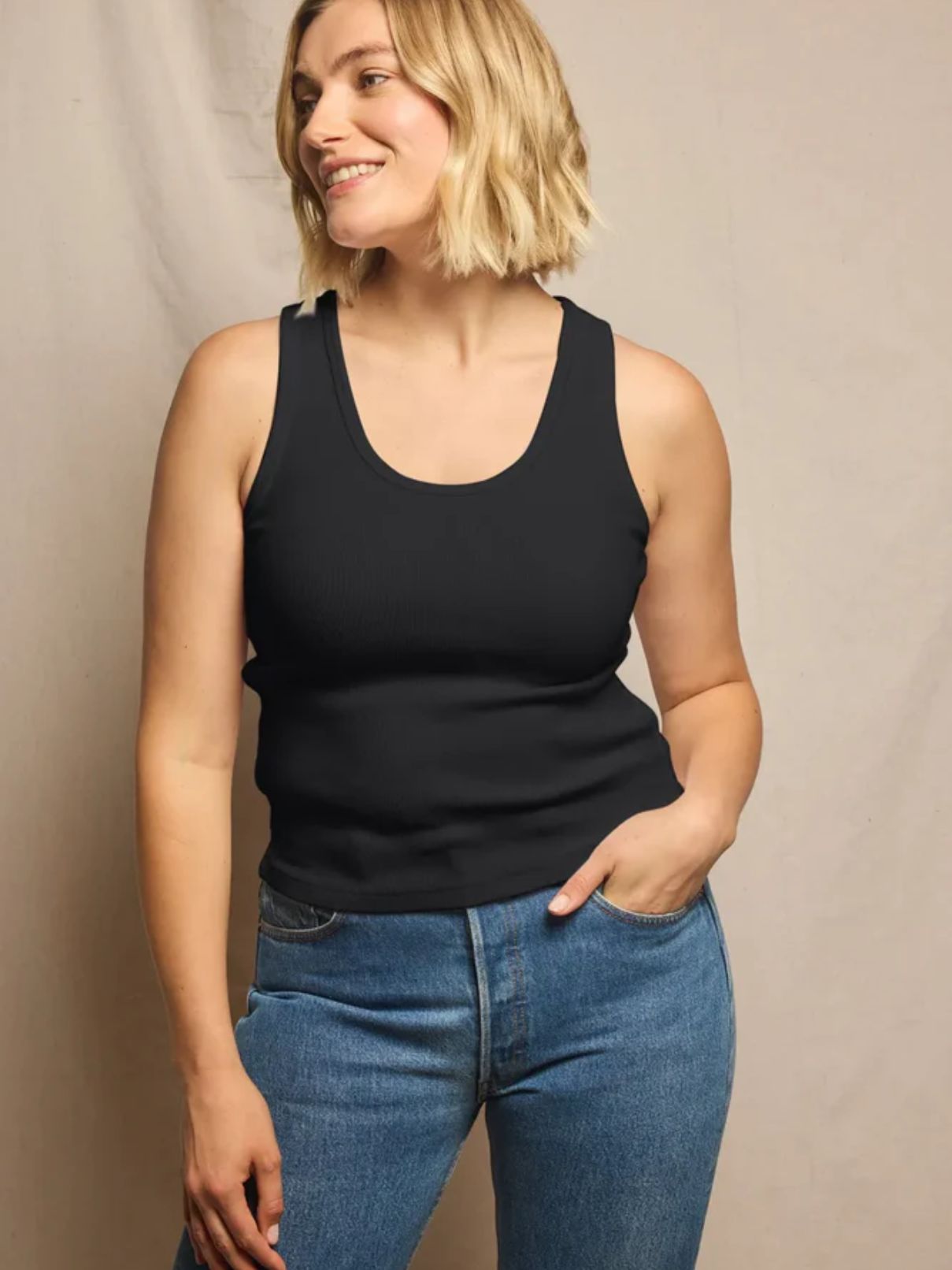 Perfect White Tee Debbie Longer Blondie in Black