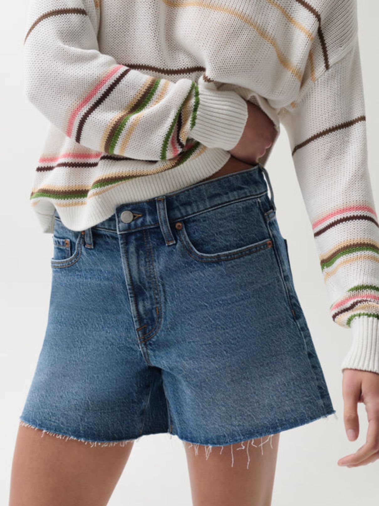 Pistola Kennedy Short in Cityscape