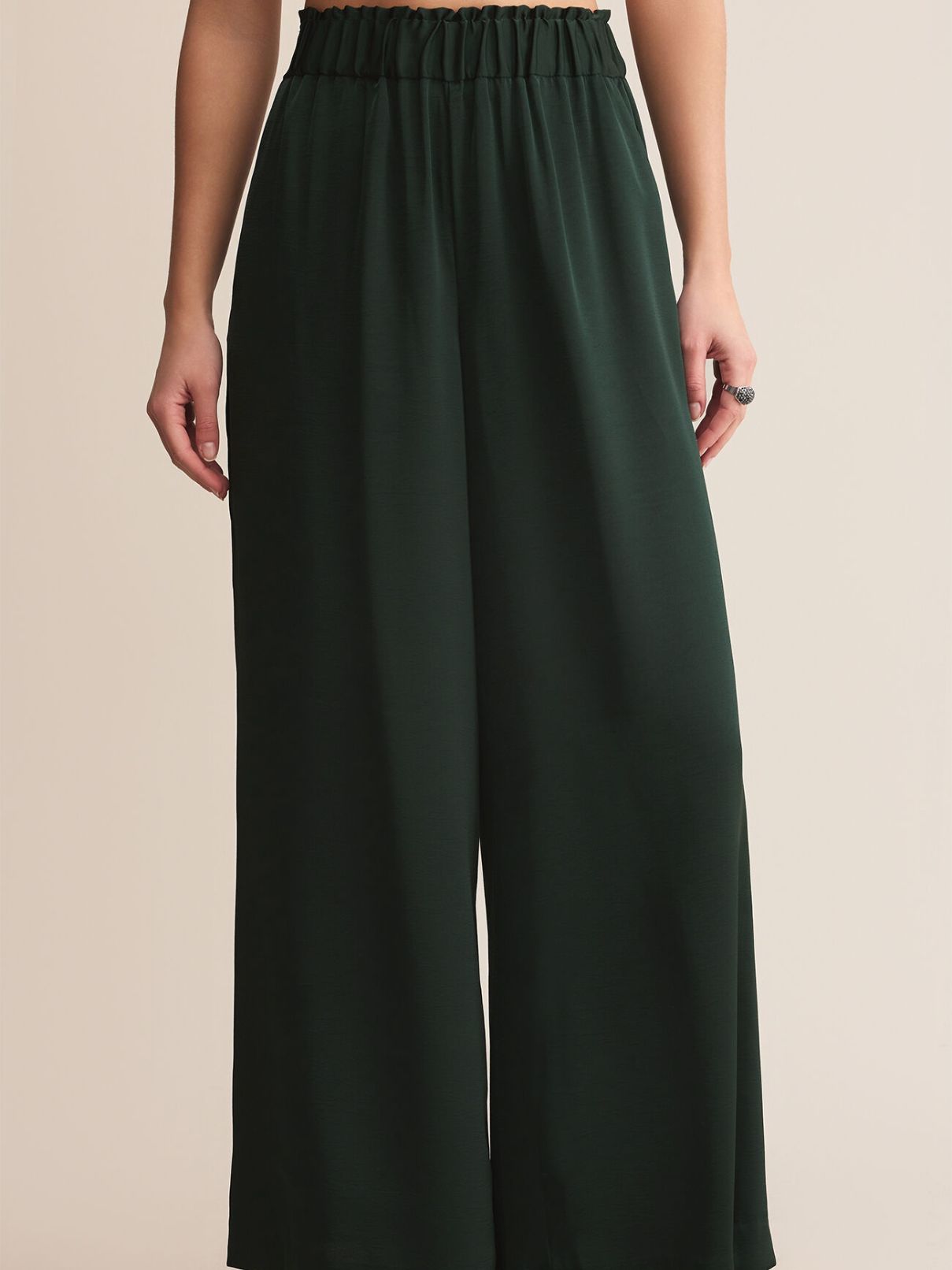 Z Supply Isolde Satin Pant in Garland Green