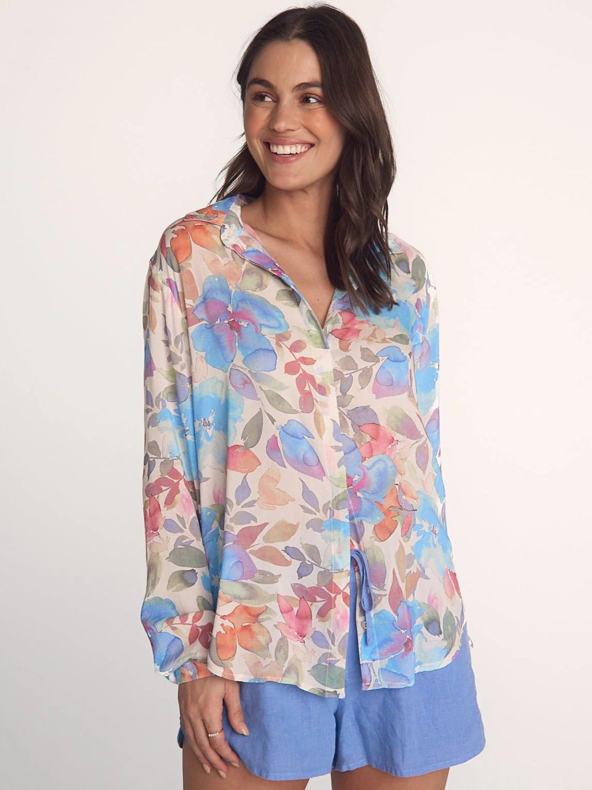 Bella Dahl Clean Front Hipster Shirt in Garden Print