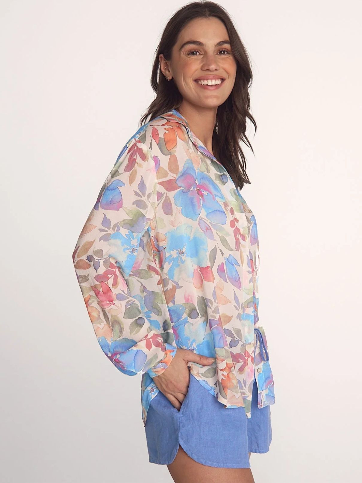 Bella Dahl Clean Front Hipster Shirt in Garden Print
