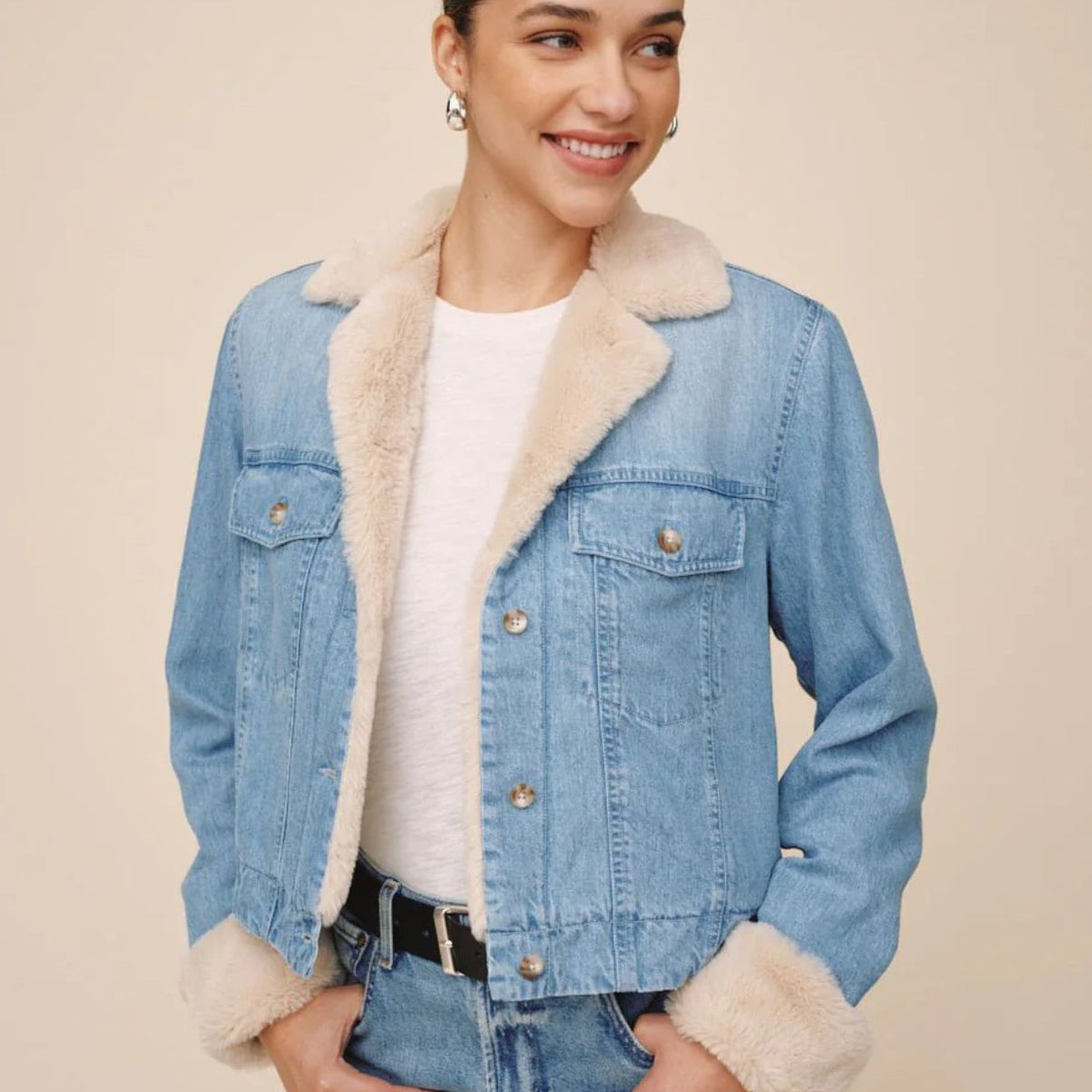 Bella Dahl Fur Trim Denim Jacket in Vintage Frost Wash