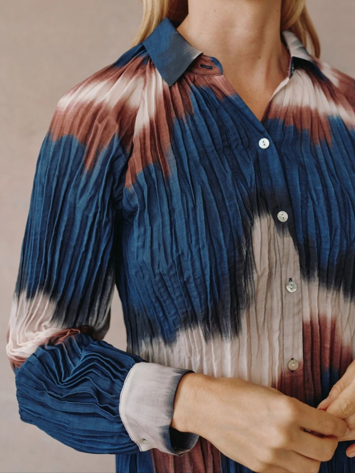 Bella Dahl Pleated Raglan Shirt in Midnight Tides Print