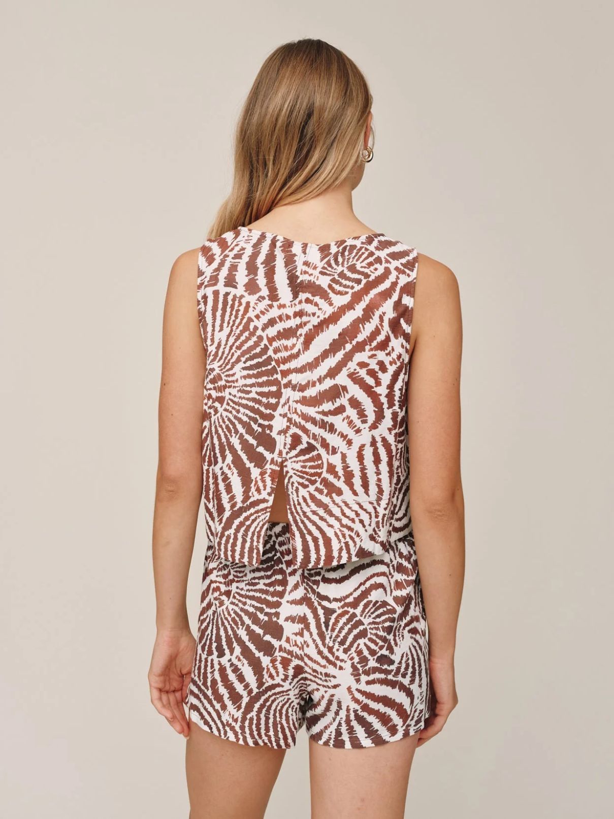 Bella Dahl Sleeveless Boat Neck in Abstract Shell Print