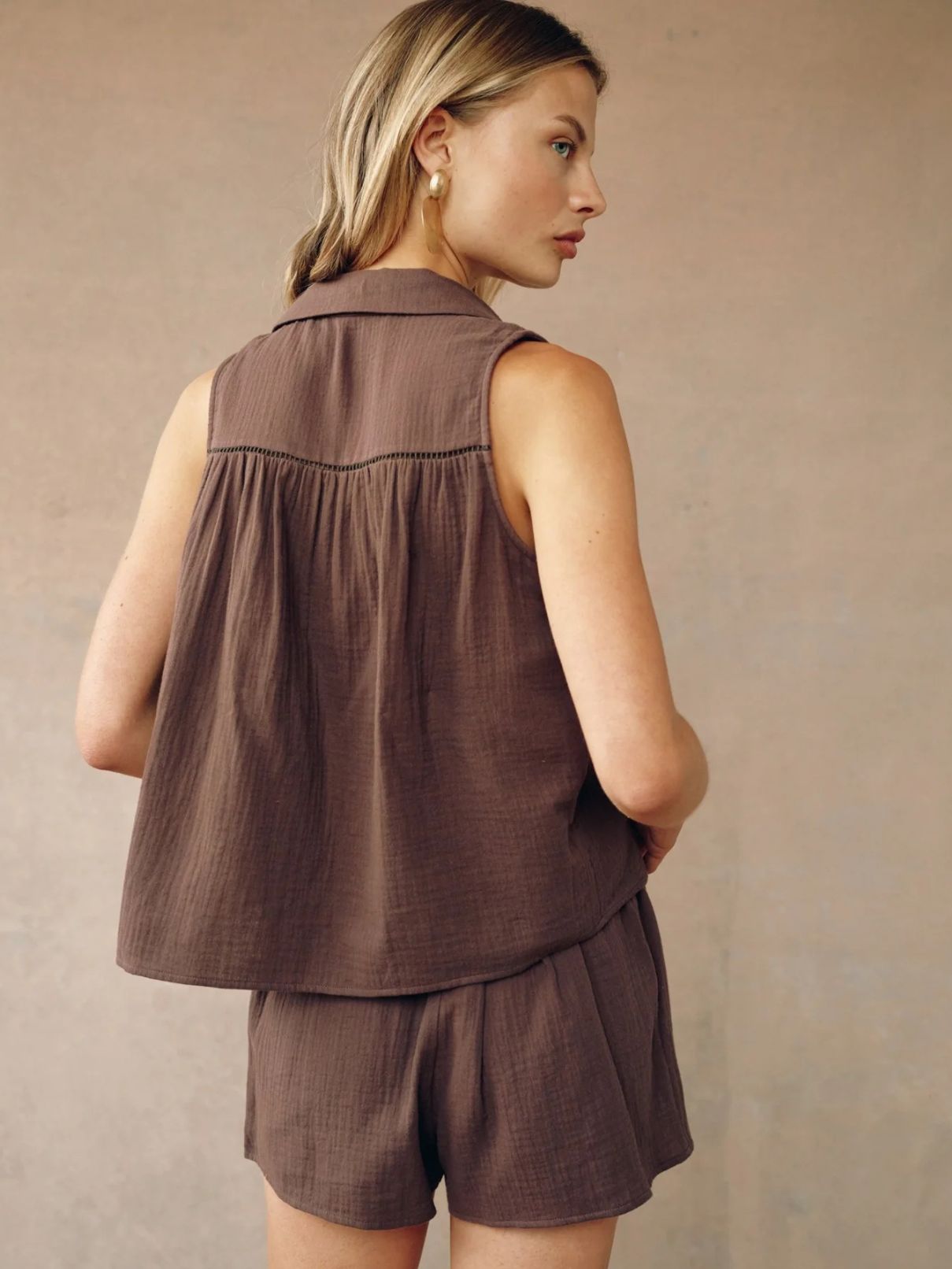 Bella Dahl Sleeveless Shirt in Marrakesh Brown