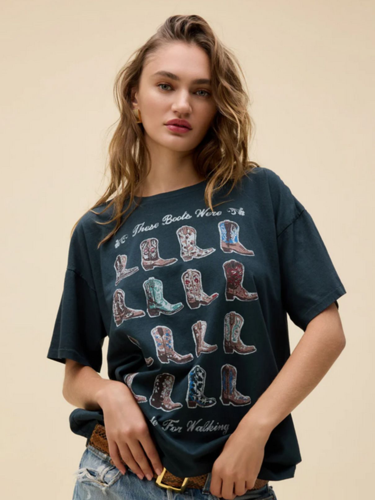 DAYDREAMER Boots For Walking Merch Tee in Vintage Black