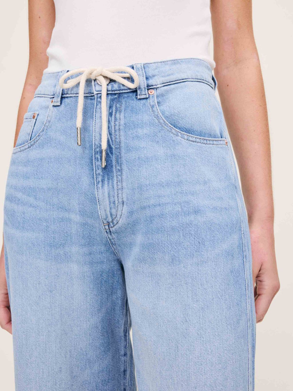 DL 1961 Taylor Ultra Hi Rise Relaxed Barrel Jean in Beachwave