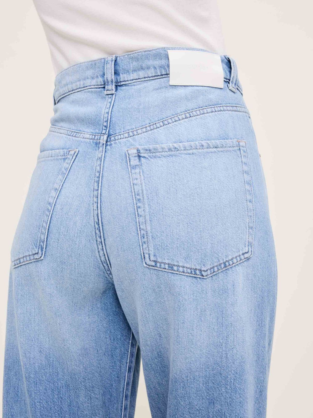 DL 1961 Taylor Ultra Hi Rise Relaxed Barrel Jean in Beachwave