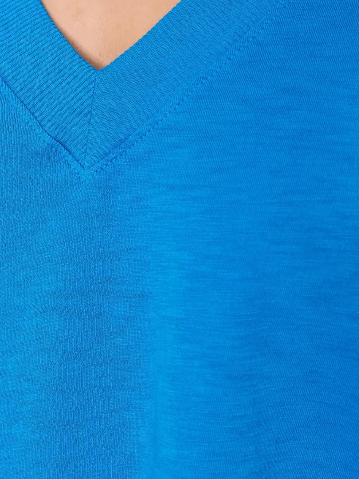 Michael Harlan Cropped V-Neck Tee in Pacific