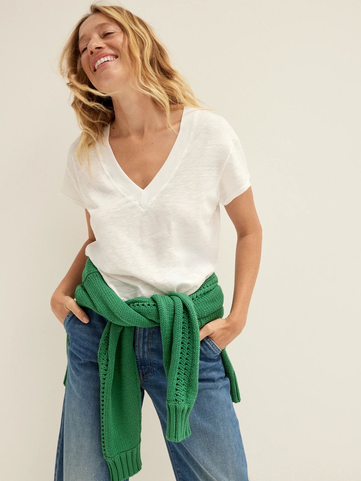 Michael Stars Harlan Cropped V-Nk Front Tee in White