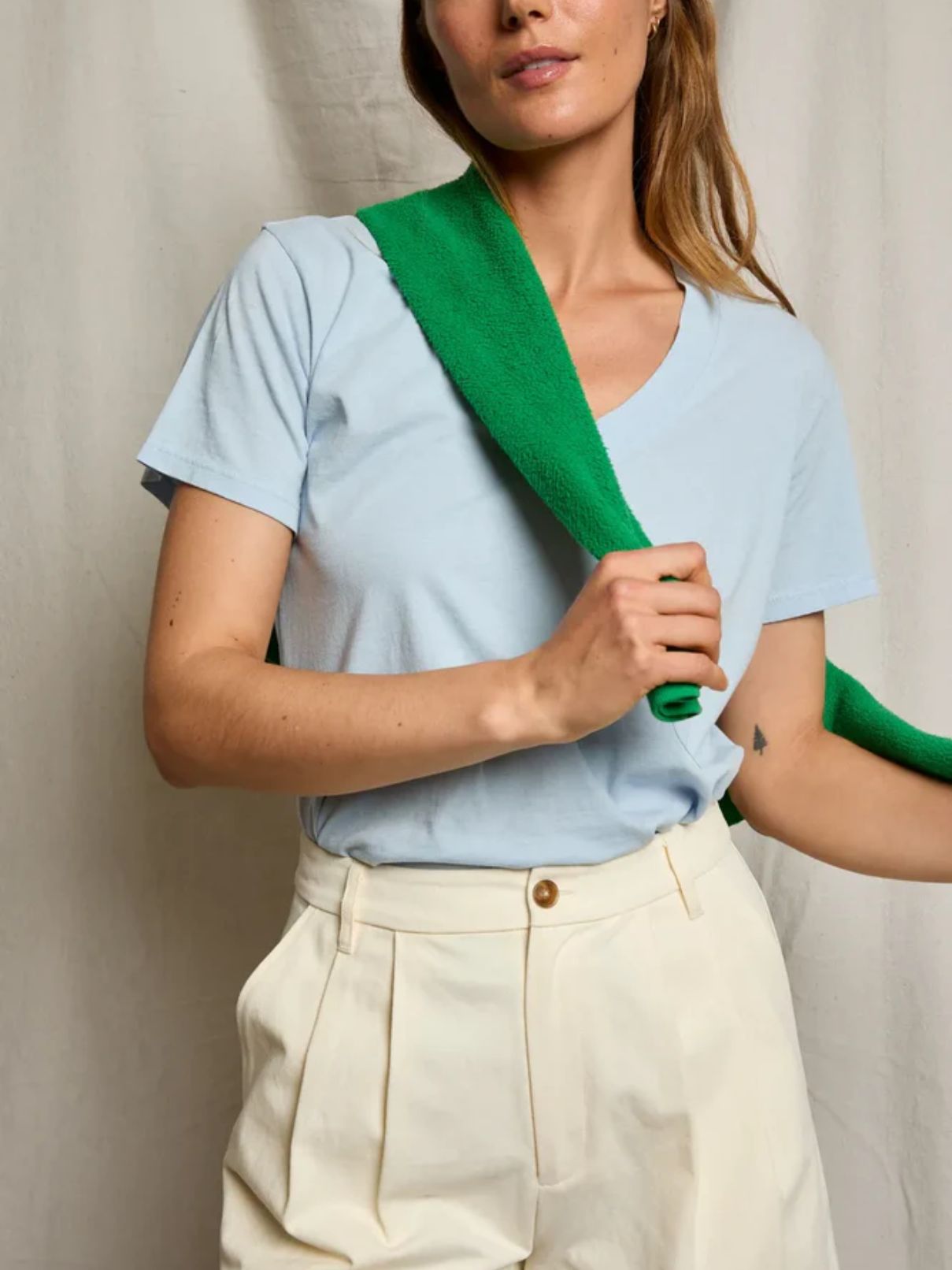Perfect White Tee Hendrix Boxy Vnk in Powder Blue