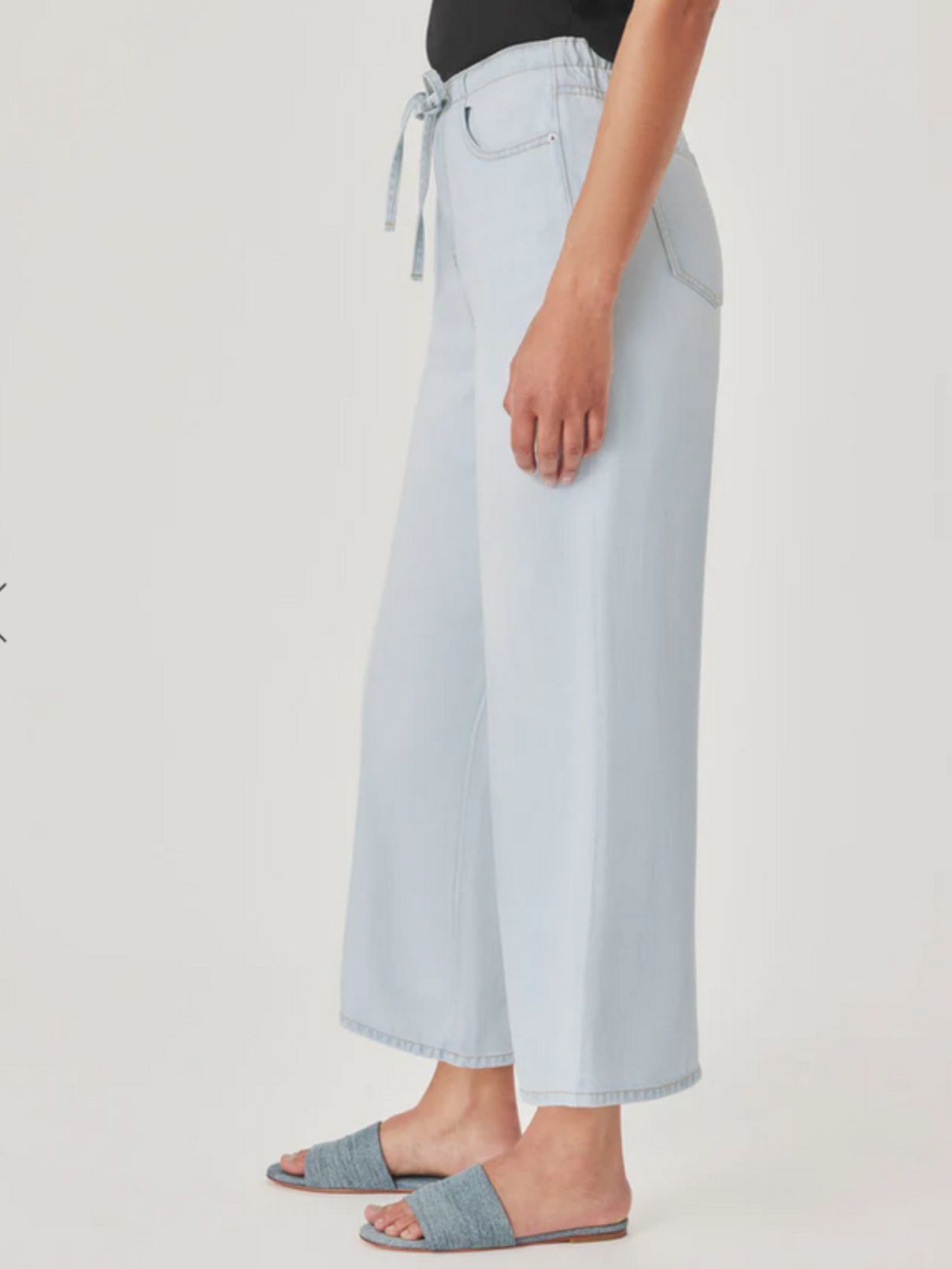 Splendid Lounge Denim Crop Pant in Bleached Indigo