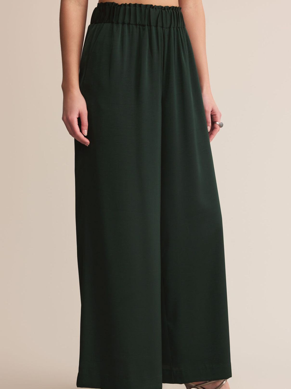 Z Supply Isolde Satin Pant in Garland Green