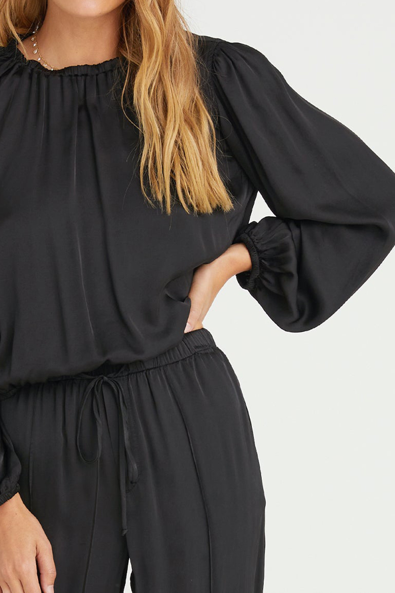 bella dahl elastic shirred blouse in black 100001