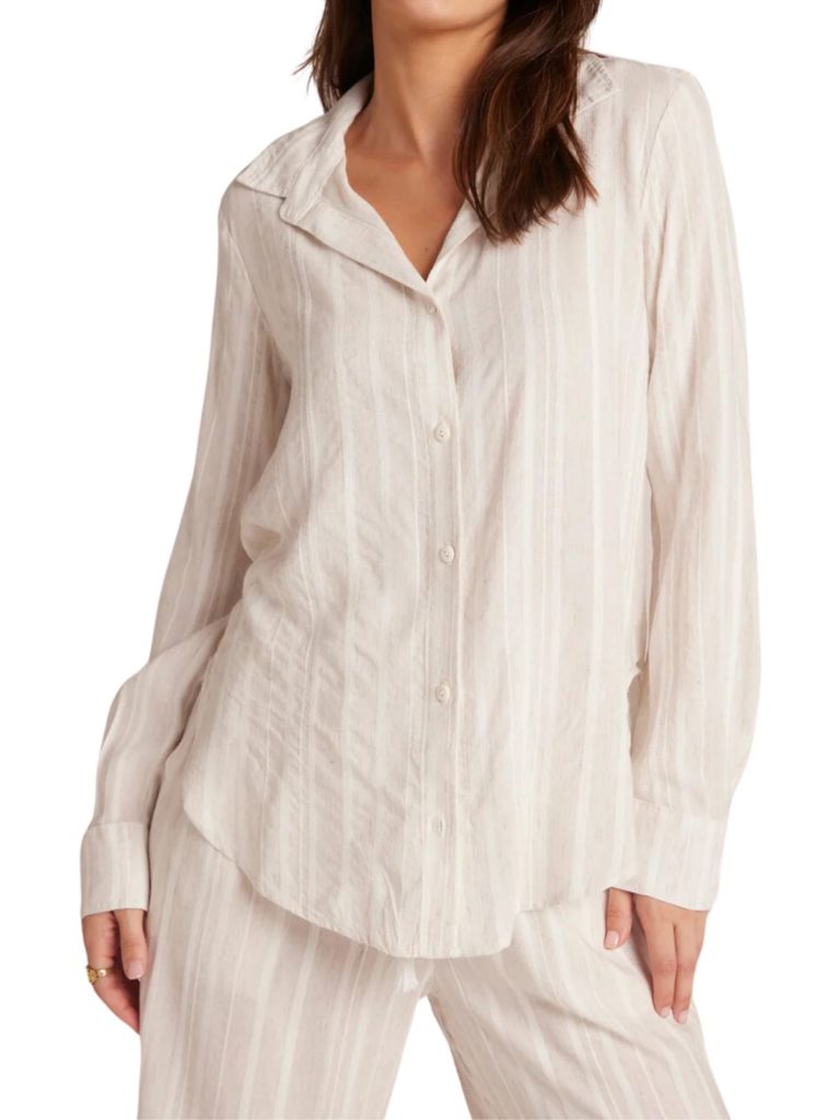 bella dahl flowy button down shirt in white sand stripe