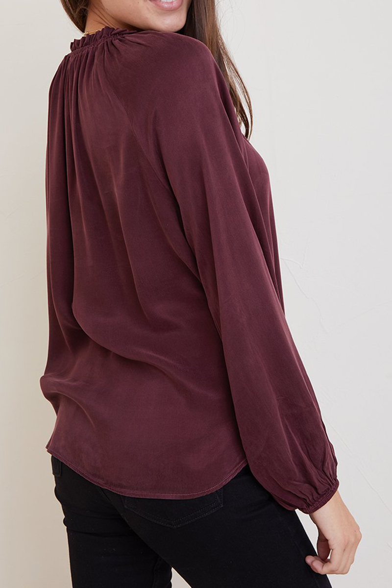 bella dahl raglan shirred blouse in wild berry 98373