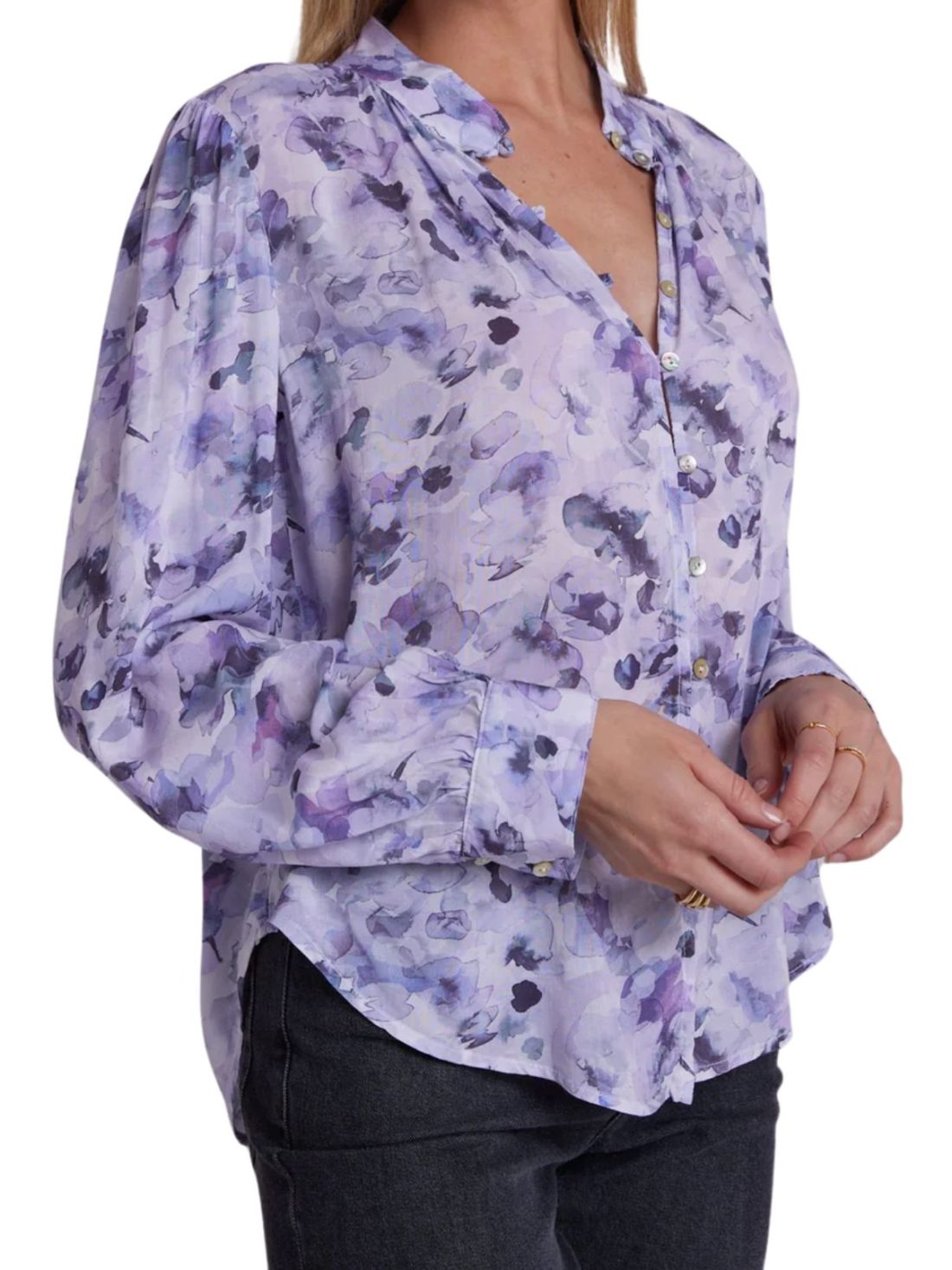bella dahl shirred blouse in lilac flouret print