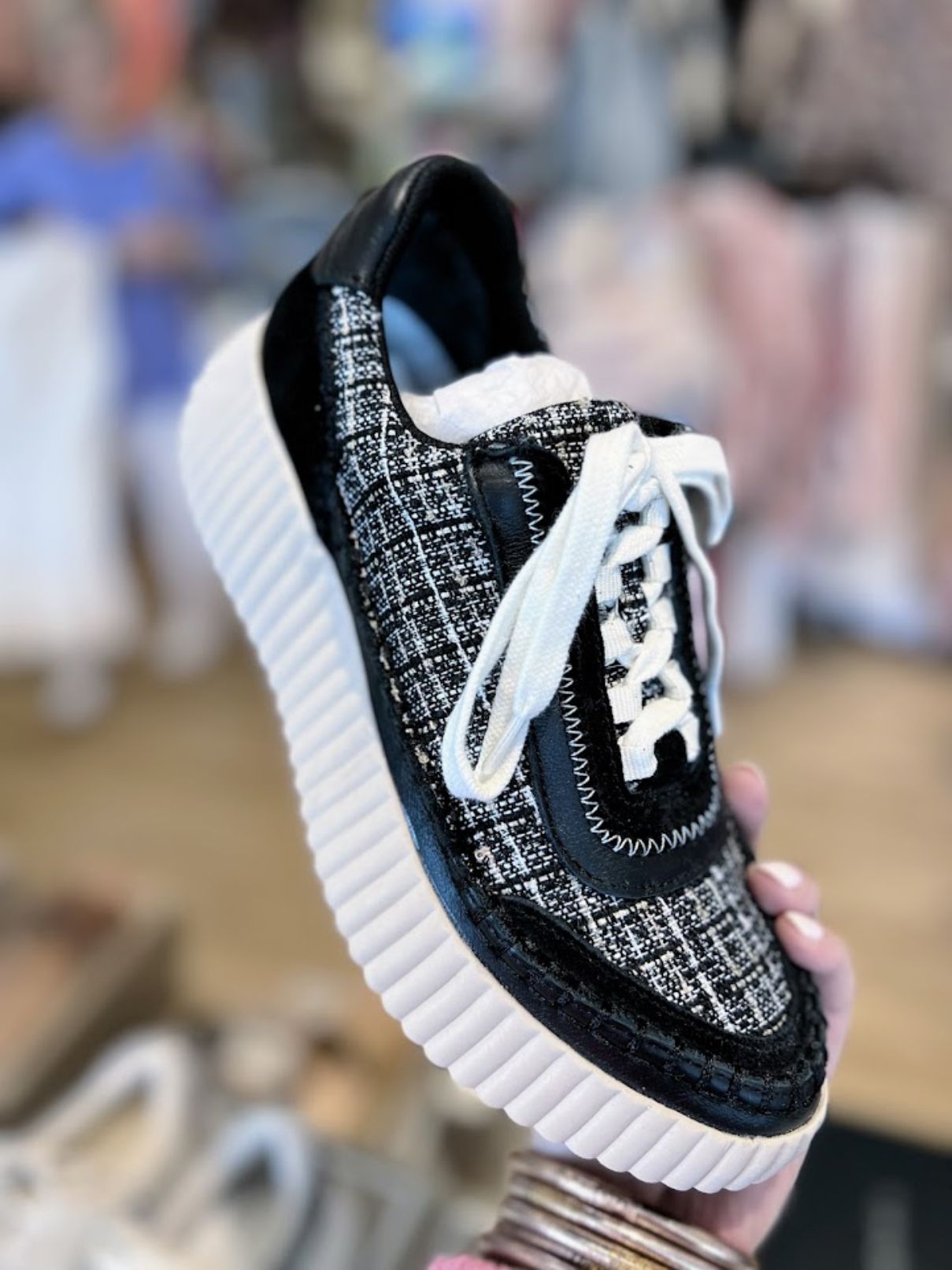 Dolce Vita Dolan Sneakers in Black Multi (Size: 7.5)
